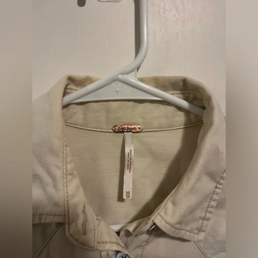 Free People Before Sunrise‎ Ombre Raw Hem Chambray Button Down Shirt Women's XS - Picture 3 of 7